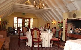 Fourways Inn